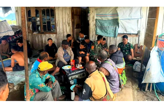 Satgas Yonif 2 Marinir Sigap Obati Warga Terluka di Papua Tengah, Wujud Kepedulian TNI untuk Masyarakat