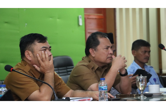 Sekretaris Daerah Kabupaten Dairi, Surung Charles Bantjin, mengikuti sosialisasi teknis terkait Pendaftaran dan Pelaporan Kampanye Pariwara Antikorupsi 2025 yang diselenggarakan KPK. (foto: Pemkab Dairi)