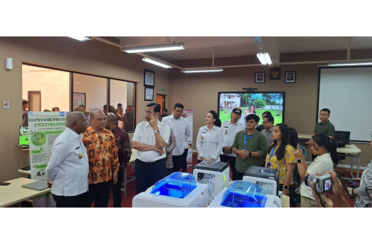 Gubernur Maluku Utara, Sherly Tjoanda, saat berkunjung ke Kampus IT DEL di Laguboti