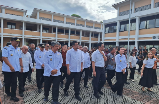 Ketua DEN dan rombongan saat meninjau DEL Laguboti