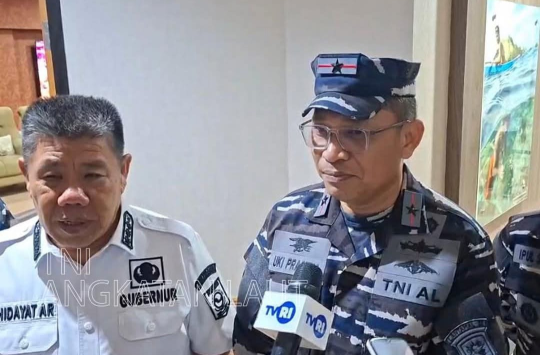 Danlantamal III Laksamana Pertama TNI Uki Prasetia, menggelar  kunjungan kehormatan ke Gubernur Provinsi Kepulauan Bangka Belitung, Dr. Hidayat Arsani. ( Foto: Dispen AL)