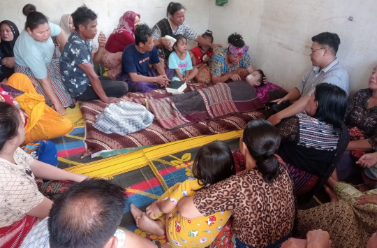 Pelayat memadati rumah duka korban