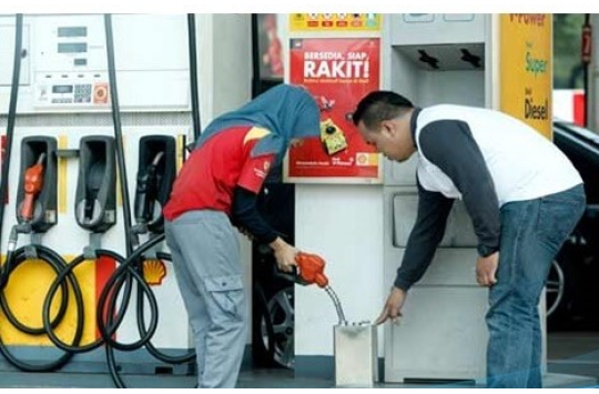 Ilustrasi pembelian BBM Pakai jerigen di SPBU