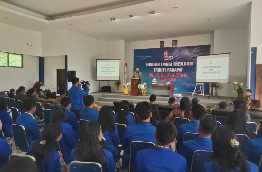 Acra Kuliah umum bertema “Penegakan Hukum Berkeadilan untuk Mewujudkan Indonesia Maju” di Parapat (foto: Pendim0207)