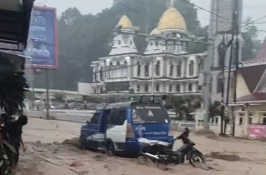 Kota Parapat terendam Banjir, diakibatkan Sungai Batu Gaga meluap