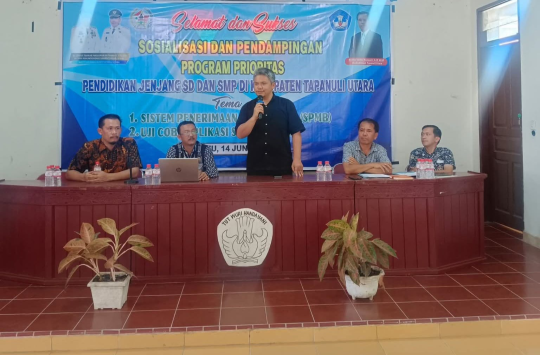 Wakil Bupati Taput, Deni P. Lumbantoruan, membuka s﻿osialisasi dan Pendampingan Program Prioritas Pendidikan jenjang SD dan SMP. Kegiatan ini berlangsung di Aula Dinas Pendidikan Taput, Sabtu 14 Juni 2025.