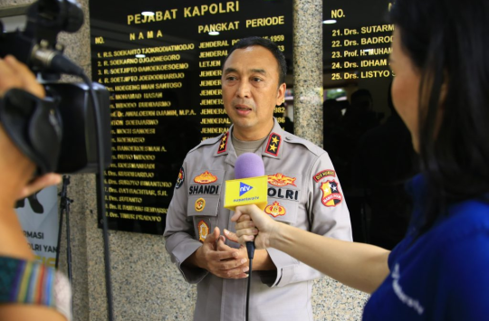 kadiv humas polri saat di temui oleh awak media menjelaskan  pejabat yang terlibat judi online