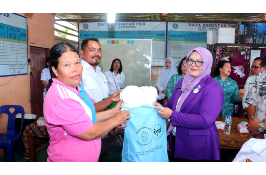 Tim Pembina Posyandu Dairi Pantau Layanan Kesehatan, Salurkan Bantuan Hibah di Desa Bongkaras