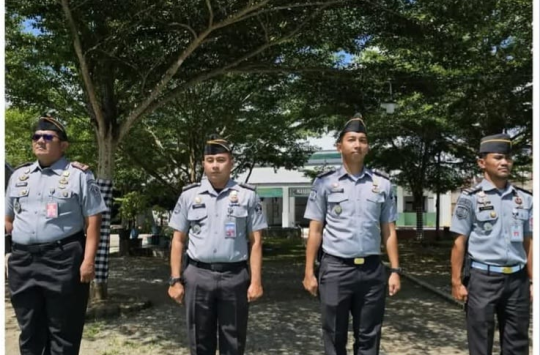 Kalapas Pemuda Langkat, Raymon Andika Girsang dan staf saat mengikuti upacara kesadaran berbangsa dan bernegara