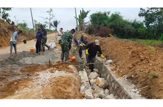 TMMD ke-127: TNI dan Warga Nagori Limag Gotong Royong Bangun Drainase, Lingkungan Bebas Genangan