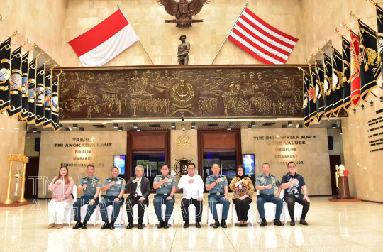 Kasal, Laksamana TNI Dr. Muhammad Ali saat menerima kunjungan Wamendes PDT, Ir. H. Ahmad Riza Patria (Foto: Dispen AL)