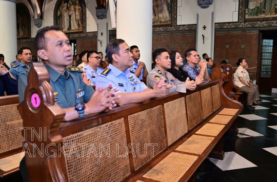TNI AL saat mengadakan  perayaan Syukur HUT RI (Foto: Dispen AL)