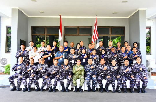 Para peserta Bimtek Hukum Laut Internasional 2025 foto bersama (foto: Dispen AL)
