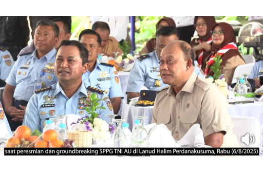 Kasau, Marsekal TNI M. Tonny Harjono saat peresmian sekaligus peletakan batu pertama pembangunan dapur SPPG di Lanud Halim Perdanakusuma