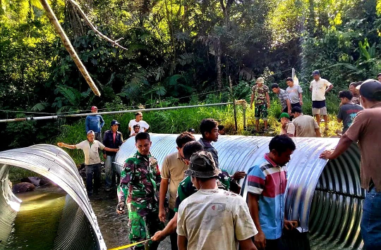 TNI dan Warga Bangun Jembatan Aramco di Padang Lawas Utara, Akses Dua Desa Segera Tersambung