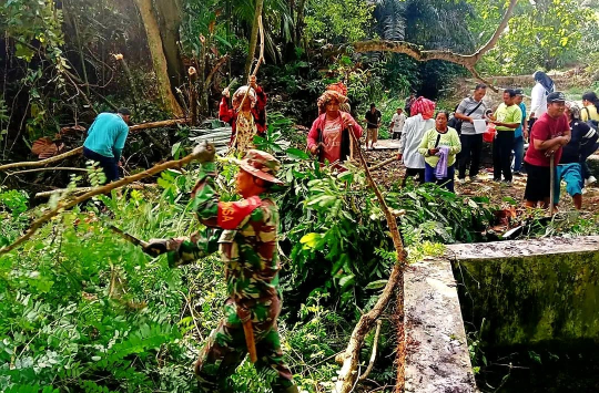 TNI-Polri dan Warga Kompak Bersihkan Umbul Siabal Abal, Semangat Gotong Royong Kembali Dihidupkan