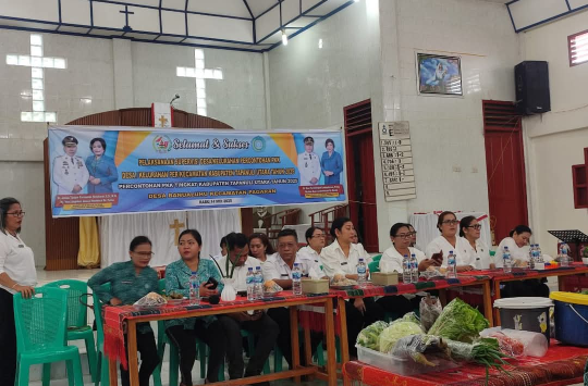 Ketua II TP PKK Kabupaten Taput, Ny. Lisa Deni Lumbantoruan br. Malau, saat melaksanakan kegiatan Pembinaan Desa Percontohan PKK  di Desa Banualuhu, Kecamatan Pagaran, pada Rabu, 14 Mei 2025