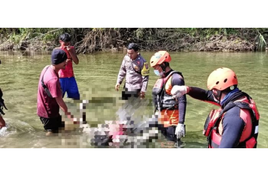 Tim Sar akhirnya telah menemukan jenazah Asni Waruwu di Sungai Idano Mola