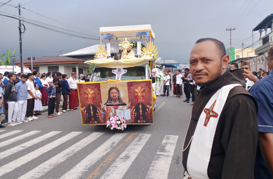 Pastor Paroki Santo Fransiskus Asisi Karot, Pastor Boniventura Y. Lelo, OFM