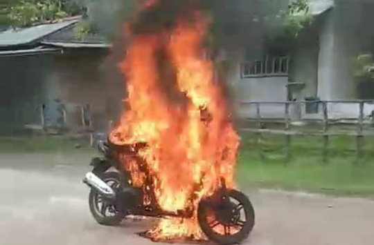 Motor milik guru SMA dibakar siswa karena tak terima dengan kata sambutan di saat upacara