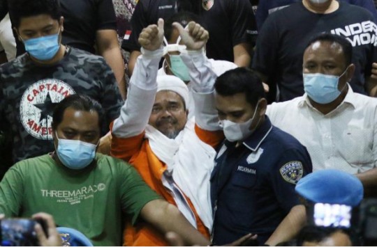 Usai Diperiksa, Pimpinan FPI Rizieq Shihab Ditahan