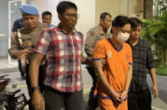 Ivan sugianto saat ditangkap di Bandara Juanda sepulang dari Jakarta