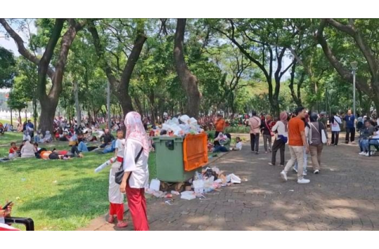 Usai HUT ke-80 RI, 79 Ton Sampah Dibersihkan dari Monas hingga Bundaran HI