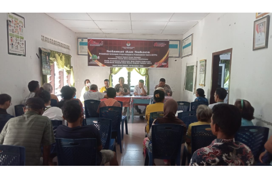 Kades Bosar Galugur Pahotan Manurung bagikan BLT-DD