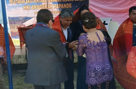 Wabup Tapanuli Utara Hadiri Peletakan Batu Pertama Gereja HKI Anugerah Papande, Dorong Wisata Rohani dan Program SAITAPAIAS