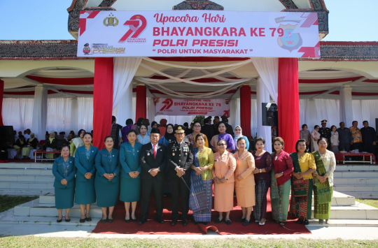 Wakil Bupati Tapanuli Utara, Deni P. Lumbantoruan, saat menghadiri HUT Polri Kew 79 di Lapangan Serbaguna Tarutung, Selasa pagi 01 Juli 2025. ( Foto : Loksa Situmeang / Kabarnas.id  )