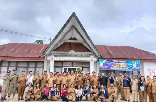 Wakil Bupati Tapanuli Utara, Dr. Deni Lumbantoruan, M.Eng, saat melakukan kunjungan kerja ke Kantor Camat Pagaran