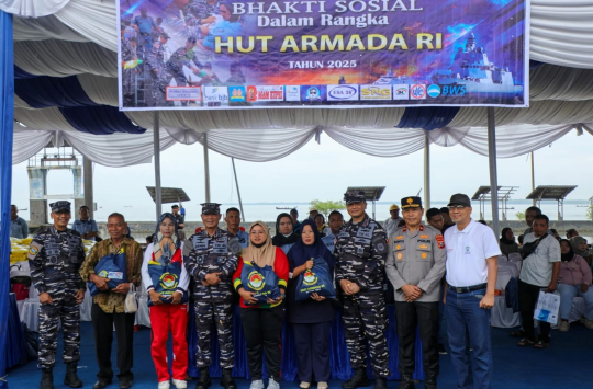 Brigjen Pol Rony Samtana mengahdiri acara dalam rangka peringatan HUT Armada Republik Indonesia ke-80 di Belawan (foto; Humas Poldasu)