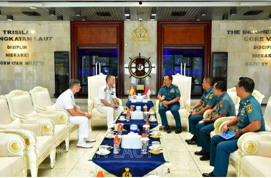 Wakasal saat menerima kunjungan  atase Pertahanan Spanyol di  Admiral Room, Mabesal Cilangkap, Jakarta Timur, Kamis 26 Juni 2025. (Foto: Dispen AL)