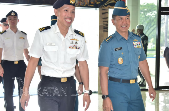 Laksamana Madya TNI Erwin S. Aldedharma menerima kunjungan kehormatan Rear Admiral Ng Xun Xi