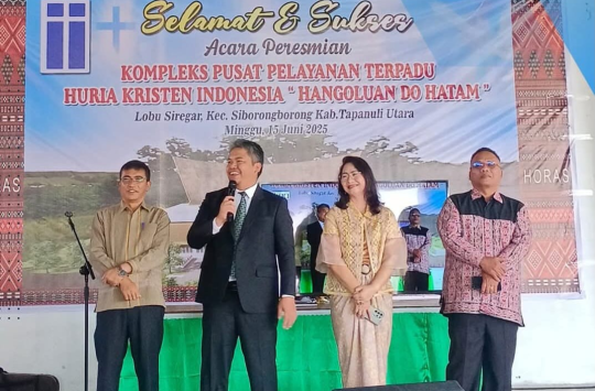 Wakil Bupati Taput Deni P. Lumbantoruan saat menyampaikan ucapan selamat pada acara peresmian peresmian Kompleks Pusat Pelayanan Terpadu HKI