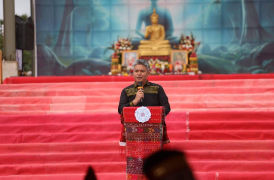Wakil Bupati Taput, Deni P. Lumbantoruan, menghadiri perayaan Hari Raya Waisak 2569 BE/2025 di Vihara Bodhisitala, Siborongborong, Sabtu 24 Mei 2025. (Foto : Loksa Situmeang / Kabarnas.com )