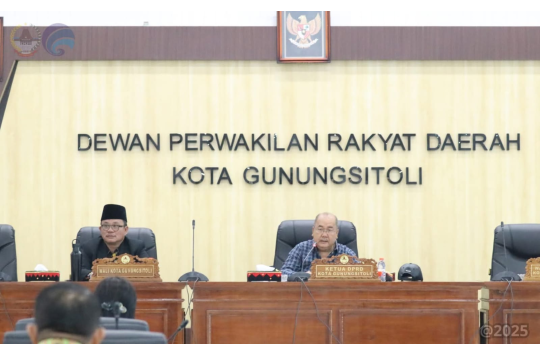 Wali Kota Gunungsitoli, Sowa’a Laoli, saat menyampaikan penjelasan umum terkait  RKUA serta Prioritas dan PPAS untuk APBD Tahun Anggaran 2026