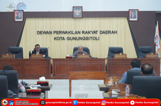 Wali Kota Gunungsitoli, Sowa’a Laoli, secara resmi menghadiri Rapat Paripurna DPRD Kota Gunungsitoli (foto: Pemko Gunungsitoli)