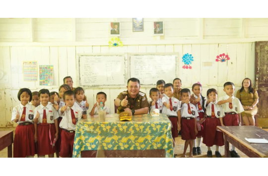 Wali Kota Gunungsitoli, Sowa’a Laoli, SE., M.Si., melakukan sidak ke UPTD SD Negeri 071077 Mado Laoli