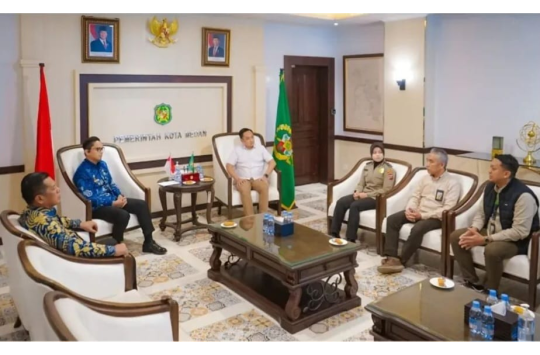 Wali Kota Medan, Rico Tri Putra Bayu Waas saat menerima audiensi Dara Latifah bersama Ketua KONI Kota Medan, Aswindy (foto; Diskominfo Medan)