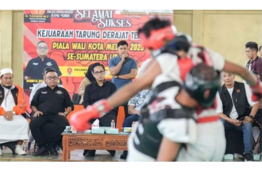 Wali Kota Medan, Rico Tri Putra Bayu Waas, saat membuka Kejuaraan Tarung Derajat Terbuka Piala Wali Kota Medan 2025 (foto: Diskominfo Medan)