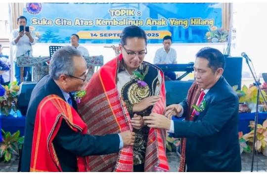 Wali Kota Medan, Rico Tri Putra Bayu Waas, saat menghadiri "Pesta Puncak Tahun Transformasi Gereja HKBP Pasar Melintang" Medan Petisah.