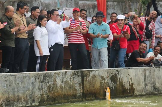 Wesly Silalahi, ikut memeriahkan lomba memancing bersama warga di kolam BBI, Kelurahan Pondok Sayur, Kecamatan Siantar Martoba