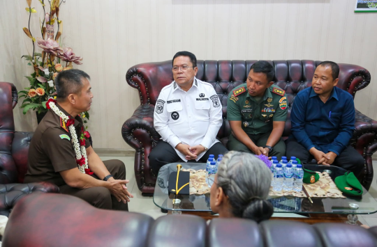 Wali Kota Pematangsiantar, Wesly Silalahi , saat menyambut kedatangan Kajari Pematangsiantar yang baru, Erwin Purba SH