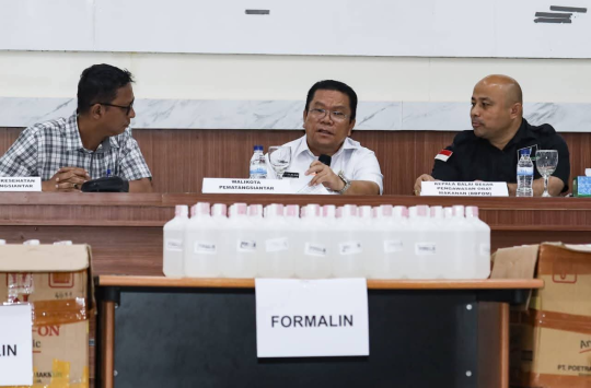 Walikota Wesly Silalahi saat  menghadiri press release BPOM terkait penemuan penyalahgunaan formalin untuk produksi mie basah bulan Agustus lalu.