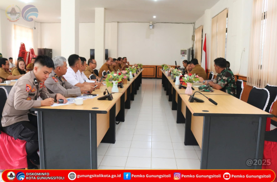 Wali Kota Gunungsitoli, menggelar rapat pembentukan Satuan Tugas Percepatan Pelaksanaan Program Makan Siang Bergizi Gratis