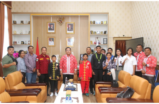 Wali Kota Pematangsiantar, Wesly Silalahi saat menerima audiensi dari jajaran pengurus dan atlet Wushu Kungfu Naga Sakti Siauw Lim Sie