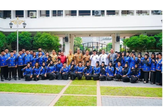 Rico Tri Putra Bayu Waas, foto bersama saat menyerahkan SK pengangkatan PPPK Tahap II TA 2024