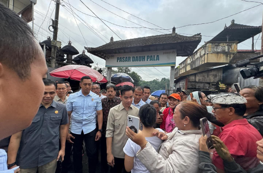 Wapres Gibran Rakabuming Raka, saat kunjungan kerja ke Pasar Dauh Pala yang berada di Desa Dauh Peken, Tabanan Bali. (Foto: BPMI Setpres)